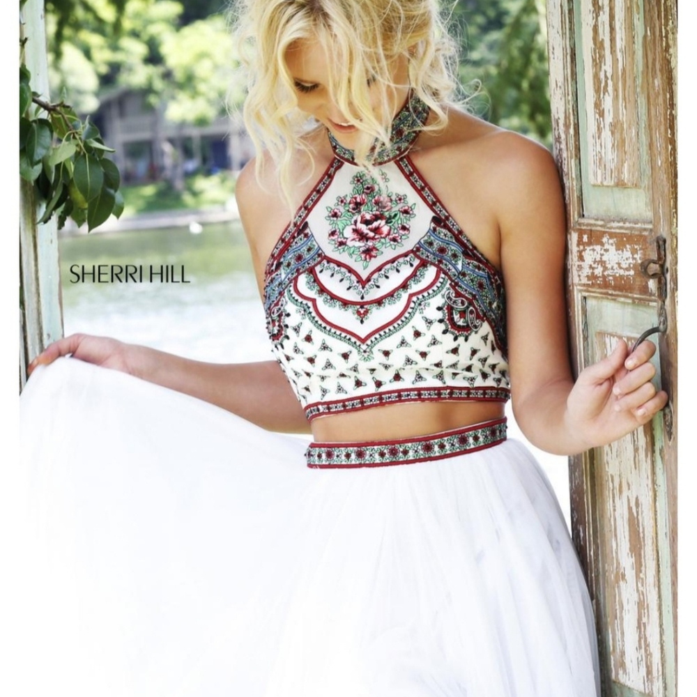 Sherri Hill Beaded Embroidered Halter Top Size 2 Beautiful White Colorful - Picture 3 of 16